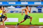 10秒05！“飛人”謝震業(yè)雨中奪冠！在同欣跑道上跑平賽季最佳成績！